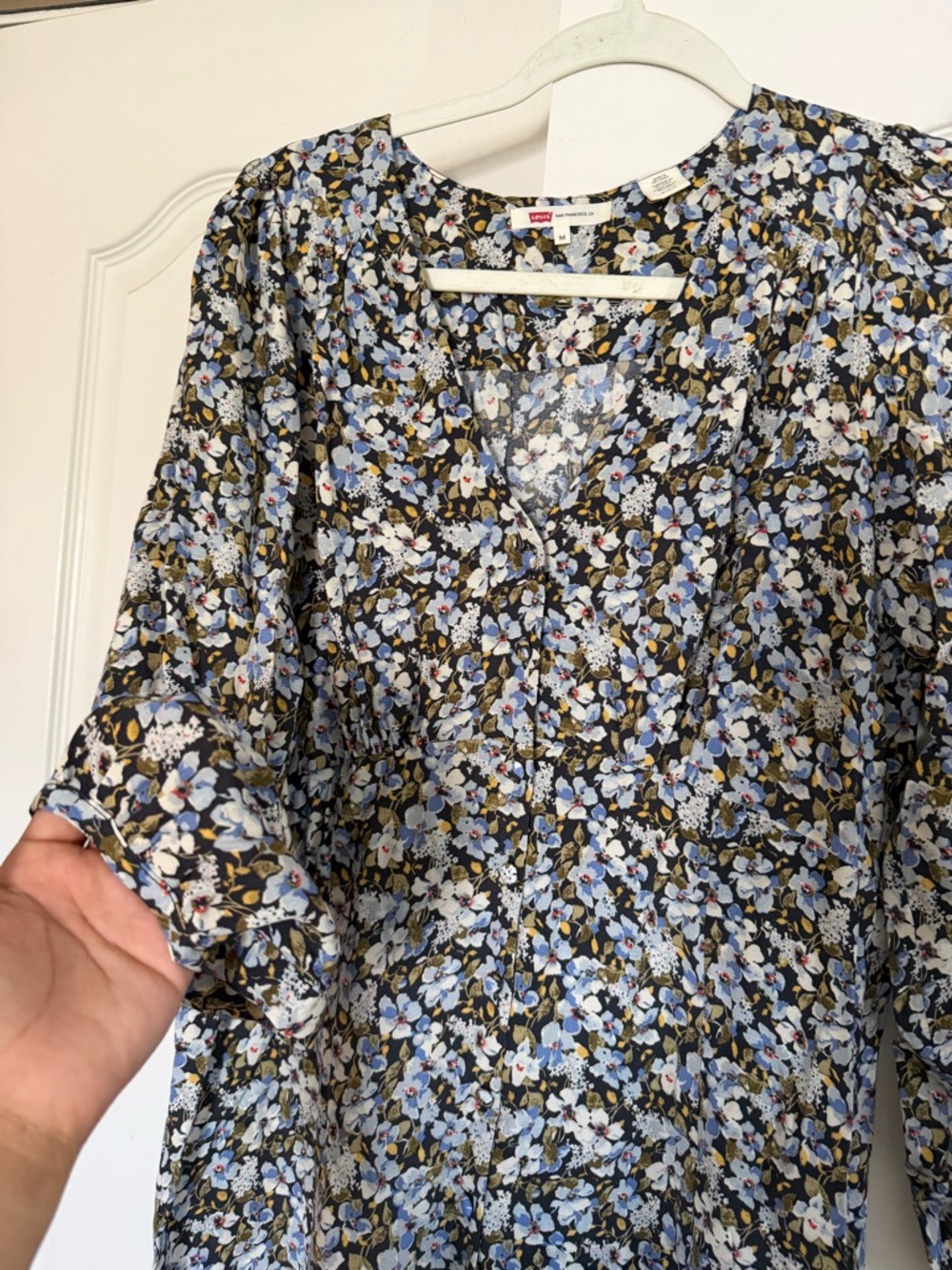 Levi's Blue and Black Floral V-Neck Midi Dress - Picture 4 of 4